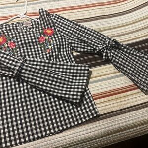 Como Vintage Black and White Gingham Blouse with Floral Embroidery